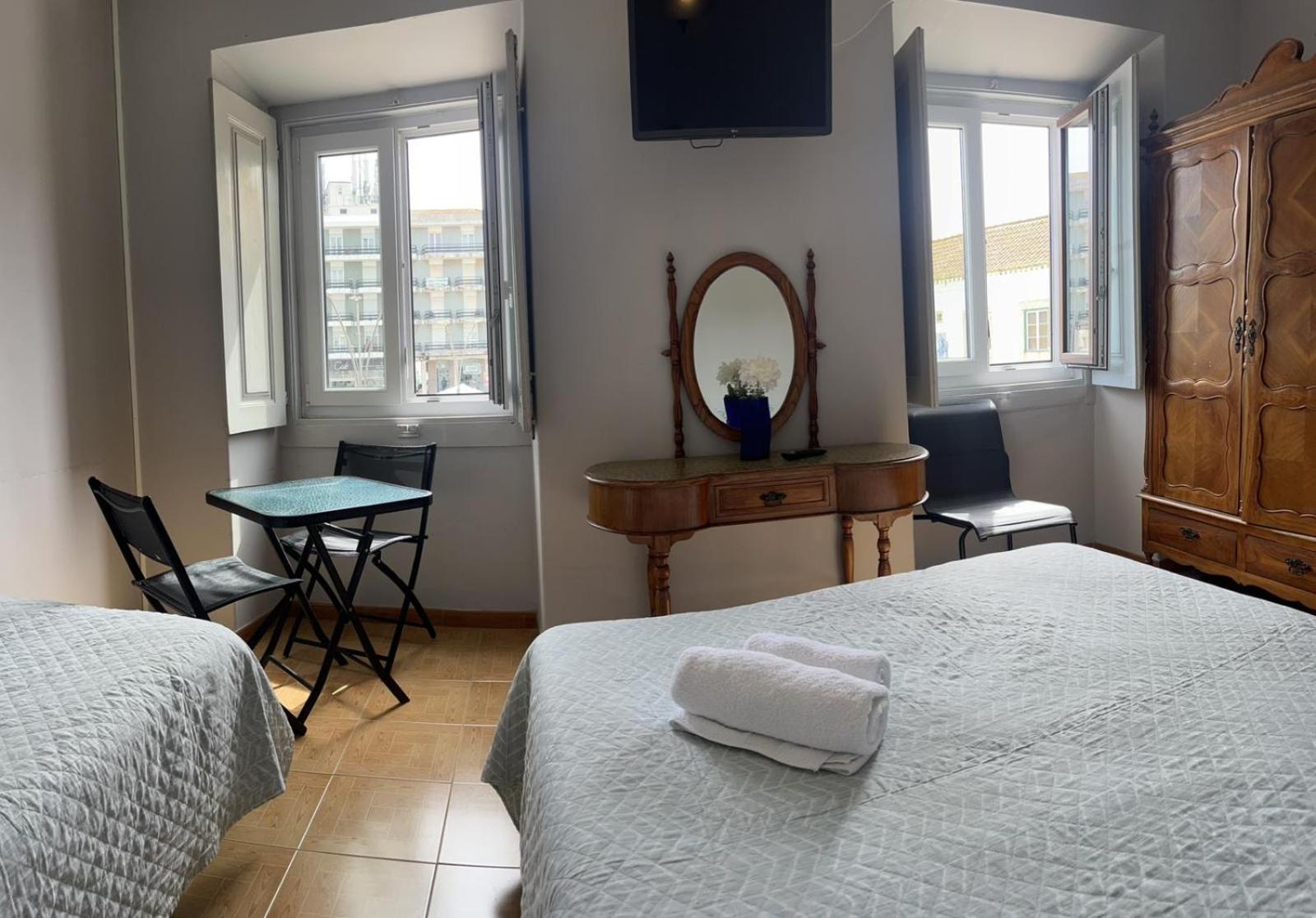 Residencia Aviz Hotel Peniche Luaran gambar