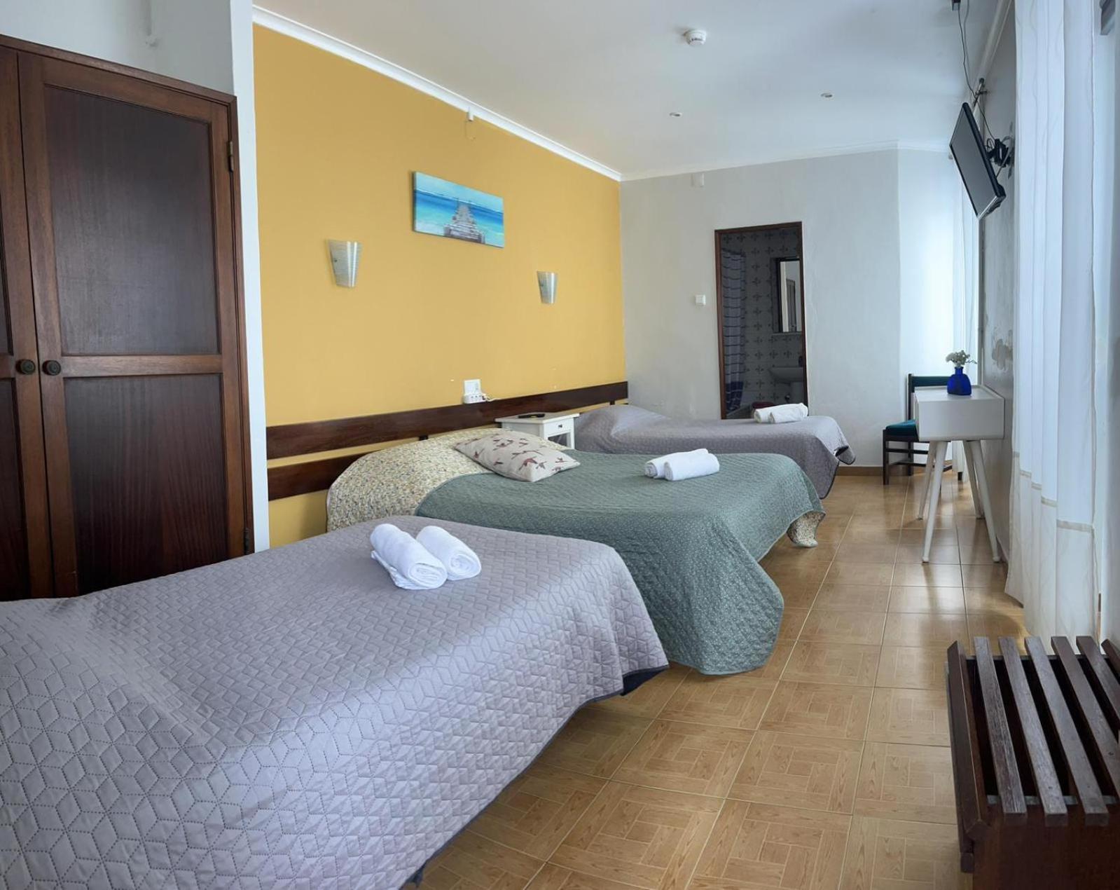 Residencia Aviz Hotel Peniche Bilik gambar